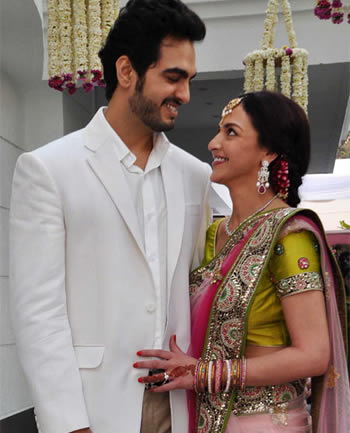 Esha Deol who is newly engaged to businessman boyfriend Bharat Takhtani,Love Quotes /love stories   – Inspirational Pictures, Quotes and Motivational Thoughts 