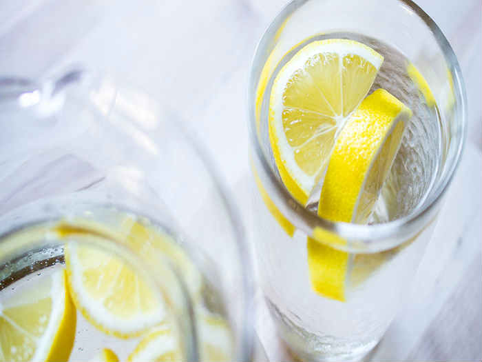 10 great reasons to drink lemon water